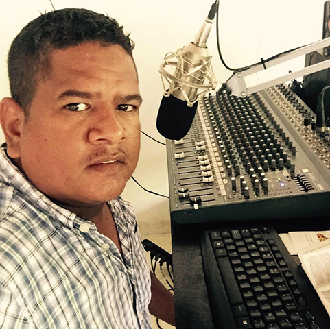 Locutor 1